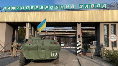 "Укрнафта" повідомила про блокування озброєними людьми. У СБУ кажуть про превентивні заходи