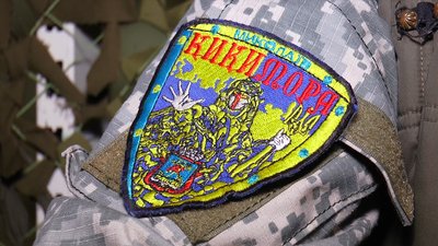 Сьомий рік поспіль миколаївські волонтерки плетуть маскувальні сітки Сьомий рік поспіль миколаївські волонтерки плетуть маскувальні сітки