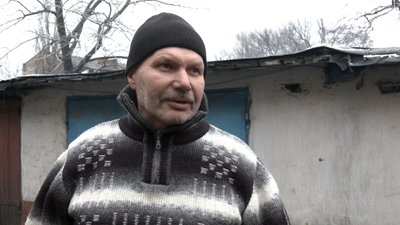 Житель Новогродівки після ракетного обстрілу, 30 листопада 2023, Донецька область Житель Новогродівки після ракетного обстрілу, 30 листопада 2023, Донецька область