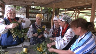 На острові Хортиця влаштували Русальні вечорниці На острові Хортиця влаштували Русальні вечорниці