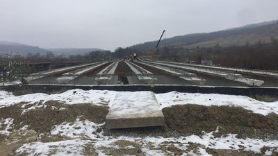 Міст-довгобуд у селі Крушельниця на Львівщині обіцяють відкрити у травні