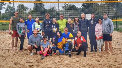 У Вінниці пройшов матч із пляжного волейболу серед сімейних пар на підтримку ЗСУ У Вінниці пройшов матч із пляжного волейболу серед сімейних пар на підтримку ЗСУ
