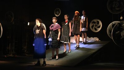 Фото з репетиції вистави. Жінки, які втілюють різний вік Марії. Фото з репетиції вистави. Жінки, які втілюють різний вік Марії.