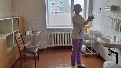 У луцькій лікарні почали вакцинувати проти COVID-19 підлітків. Які умови У луцькій лікарні почали вакцинувати проти COVID-19 підлітків. Які умови