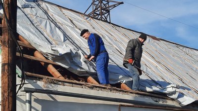 У Миколаєві відновлюють пошкоджені будинки приватного сектору У Миколаєві відновлюють пошкоджені будинки приватного сектору