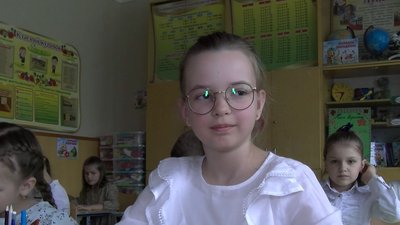 Дитячими малюнками прикрашені позиції бійців волинської бригади ТРО на сході Дитячими малюнками прикрашені позиції бійців волинської бригади ТРО на сході