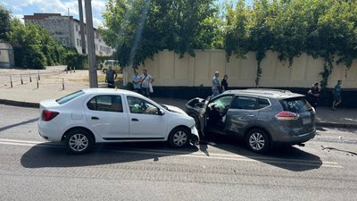 У Харкові сталася смертельна ДТП за участі трьох автівок У Харкові сталася смертельна ДТП за участі трьох автівок