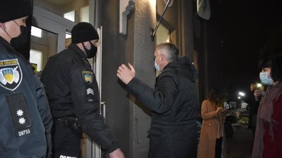 Правоохоронці перевіряють будівлю Миколаївської філії Суспільного Правоохоронці перевіряють будівлю Миколаївської філії Суспільного