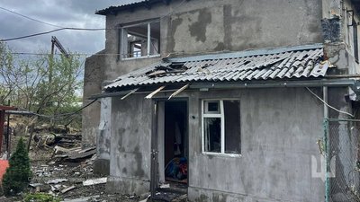 Пошкоджений будинок внаслідок ракетного удару по Одещині 21 квітня 2024 року. 