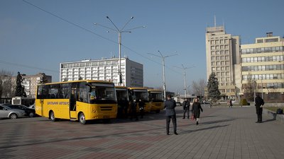 Територіальні громади Запорізької області отримали п'ять шкільних автобусів
