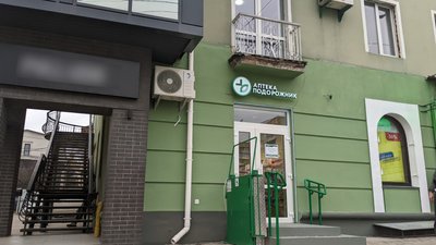 Вивіски, кондиціонери, дашки: як хочуть змінити будинок у центрі Рівного