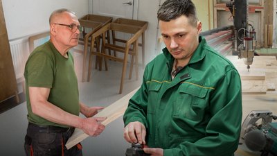 Меблі з дерева на Чернігівщині: як батько із сином розвивають столярну справу у Бахмачі