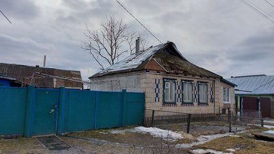 Наслідки буревію: у Бурині на Сумщині мешканці пошкоджених будинків пів року живуть без даху Наслідки буревію: у Бурині на Сумщині мешканці пошкоджених будинків пів року живуть без даху