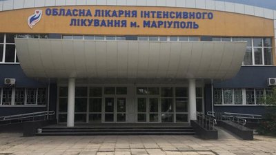 Пацієнтка всю ніч просиділа під відділенням лікарні: як в окупованому Маріуполі працюють медики