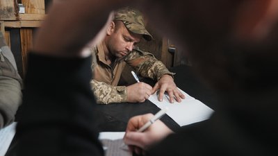 Танкісти бригади "Хартія" пишуть радіодиктант національної єдності на Харківщині