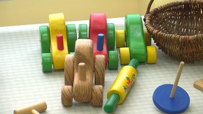 Волинський історик-етнограф майструє іграшки за старовинними українськими зразками Волинський історик-етнограф майструє іграшки за старовинними українськими зразками