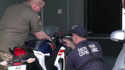 Через нульове розмитнення у сервісних центрах Рівненщини фіксують рекорди реєстрації автівок Через нульове розмитнення у сервісних центрах Рівненщини фіксують рекорди реєстрації автівок