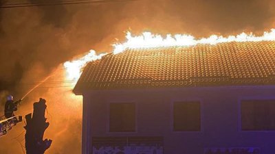 Миколаївські рятувальники після ракетного обстрілу загасили пожежу будинку та складу