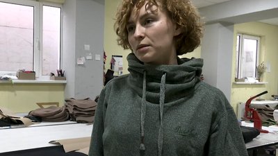 Черкащанка перелаштувала власний швейний бізнес на пошиття балаклав Черкащанка перелаштувала власний швейний бізнес на пошиття балаклав