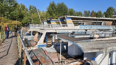 Раніше перевозили дачників і катали туристів, нині – у відстійнику. Яка доля херсонських суден Раніше перевозили дачників і катали туристів, нині – у відстійнику. Яка доля херсонських суден