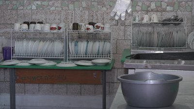 Їдальня не працює, діти на самоізоляції: на Новгород-Сіверщині перевірили школу, учні якої отруїлися Їдальня не працює, діти на самоізоляції: на Новгород-Сіверщині перевірили школу, учні якої отруїлися