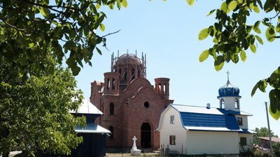 На будівництво церкви в Чернівецькій області дяк з місцевими зібрали приблизно три мільйони гривень На будівництво церкви в Чернівецькій області дяк з місцевими зібрали приблизно три мільйони гривень