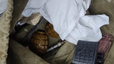 Гранати та стрілецька зброя. На Вінниччині знайшли схованку диверсантів Гранати та стрілецька зброя. На Вінниччині знайшли схованку диверсантів
