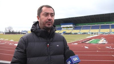 У Житомирі футбольний клуб "Полісся" припиняє співпрацю з сімома своїми гравцями У Житомирі футбольний клуб "Полісся" припиняє співпрацю з сімома своїми гравцями