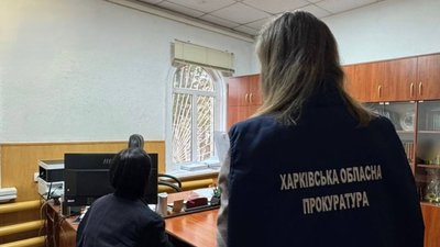 Посадовицю ЦНАПу на Харківщині підозрюють у незаконній передачі 270 га землі
