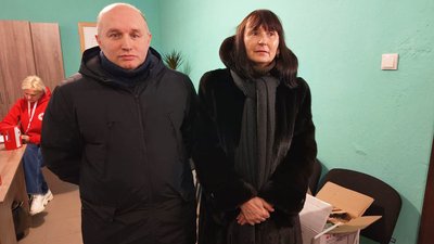 Банку одягу в Луцьку від Червоного Хреста