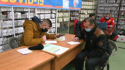 "Люди святкували". Чому на Франківщині поменшало охочих щепитися проти COVID-19