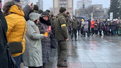 Запалили свічки скорботи: у Черкасах вшанували жертв Голодоморів Запалили свічки скорботи: у Черкасах вшанували жертв Голодоморів