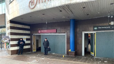 У Києві в метро "Лук'янівська" зачинений один із виходів