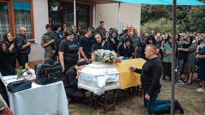 На Закарпатті попрощалися із полеглим на війні Миколою Микуліним