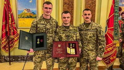 Розвідника з Вінниччини нагородили "Хрестом бойових заслуг" Розвідника з Вінниччини нагородили "Хрестом бойових заслуг"