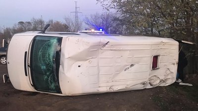 Військова прокуратура розслідує обставини зіткнення військового тягача з мікроавтобусом на Одещині