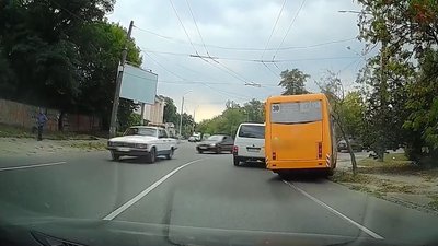 У Чернігові водій маршрутки їздив з підробленими правами і потрапив у ДТП