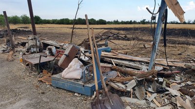 Росіяни обстріляли сільськогосподарські ангари в Одеській області. Фоторепортаж Росіяни обстріляли сільськогосподарські ангари в Одеській області. Фоторепортаж