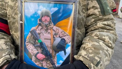 "Таких людей одиниці". У Сумах поховали захисника Ігоря Лободюка "Таких людей одиниці". У Сумах поховали захисника Ігоря Лободюка