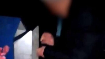 Поліція Херсонщини встановлює обставини зневажливої поведінки молодиків на цвинтарі