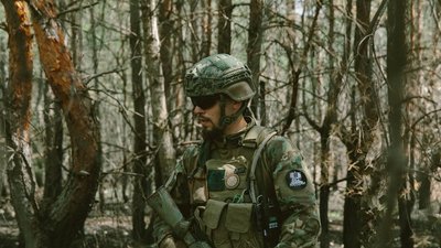 "Я одружений на війні": черкащанин після поранення готується на фронт і навчає молодь "Я одружений на війні": черкащанин після поранення готується на фронт і навчає молодь
