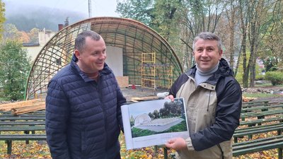 На Тернопільщині, Кременець, капітальний ремонт, літня сцена парку, відремонтують