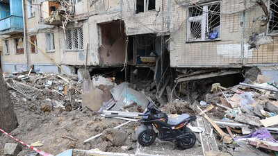 Наслідки ракетного обстрілу Харкова: на Павловому полі зруйновано будинок, врятували 7 мешканців Наслідки ракетного обстрілу Харкова: на Павловому полі зруйновано будинок, врятували 7 мешканців