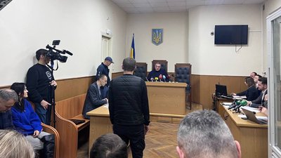 Суд над Атрошенком: водій наполягає, що саме він вирішив їхати в Польщу, щоб забрати в дружини мера службове авто