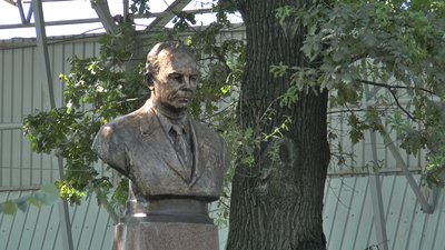 Полтавські активісти вимагають прибрати відновлений пам’ятник депутатові СРСР