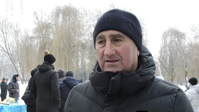 Близько 300 тернополян занурювалися у водойму в місцевому гідропарку Близько 300 тернополян занурювалися у водойму в місцевому гідропарку