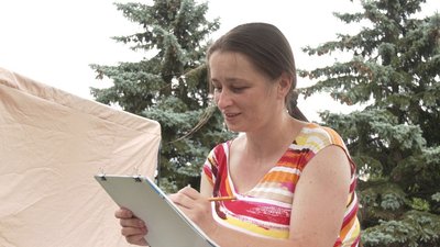 Франківська художниця Ірина Чмелик малює в лікарні поранених воїнів