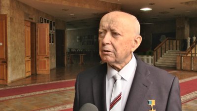 Голова журі фестивалю - художній керівник національного заслуженого академічного ансамблю танцю України імені Павла Вірського, народний артист України Мирослав Вантух. Фото: Суспільне. Поділля.