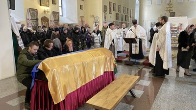 "Страшна звістка": у Полтаві попрощалися із загиблим військовослужбовцем Віктором Чорнухою "Страшна звістка": у Полтаві попрощалися із загиблим військовослужбовцем Віктором Чорнухою