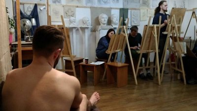 Спортсмен-натурник: як рівнянин позує для художників Спортсмен-натурник: як рівнянин позує для художників